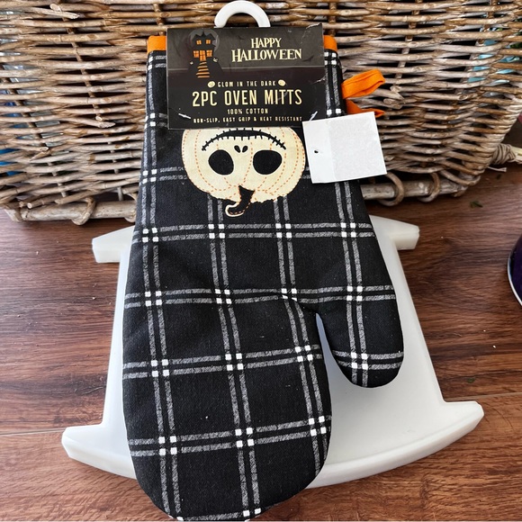 Other - Halloween Black Plaid Oven Mitts with glow in dark pumpkin design. (2) NWT